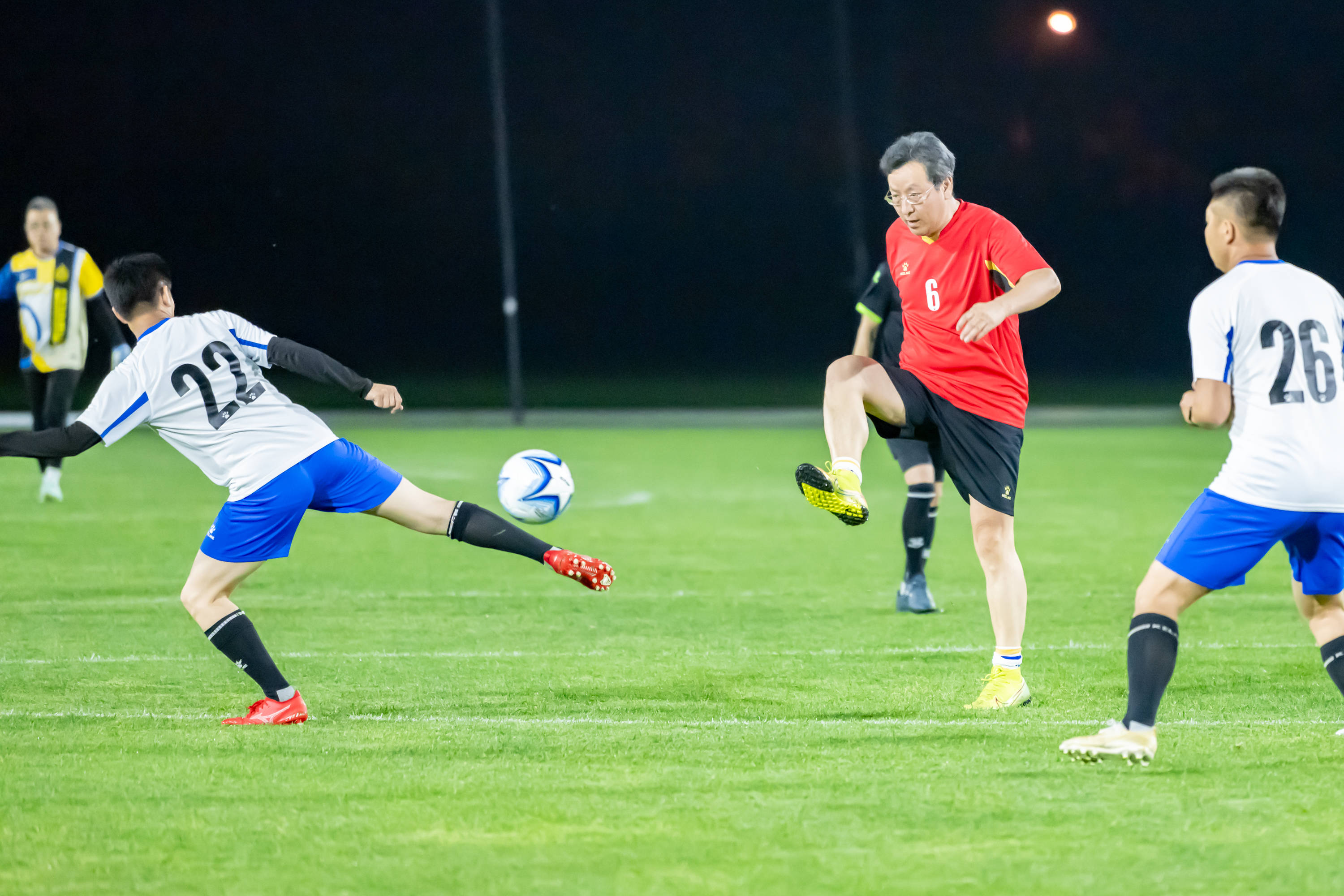 不让自己陷 不让自己陷