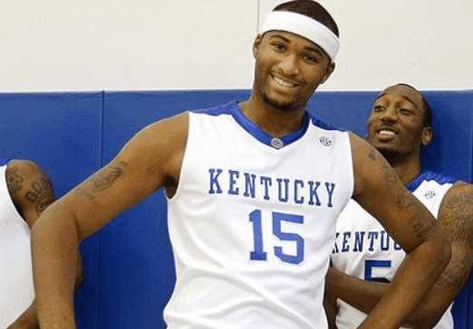 体育中超:上海海港2-0战胜广州城