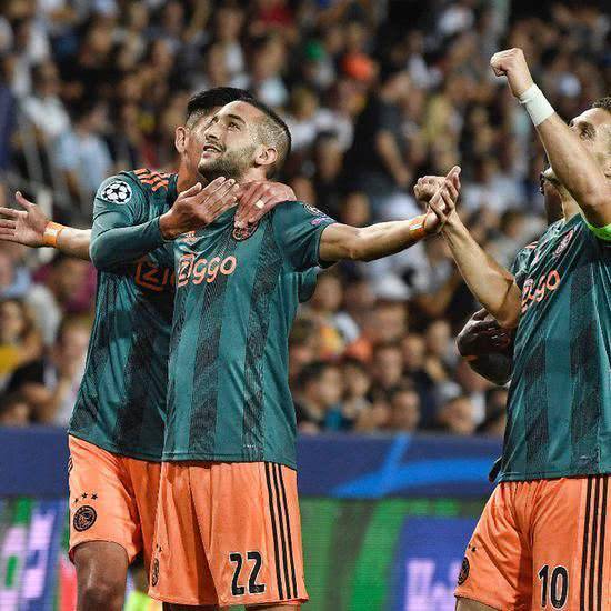 巨大效应 巨大效应