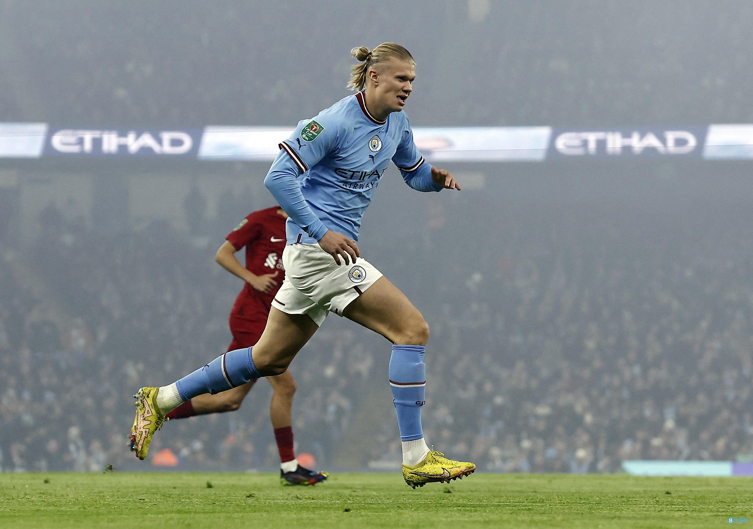 杨乐乐带儿子飞成都参加马术比赛，汪涵又缺席，沐沐露脸更像妈妈