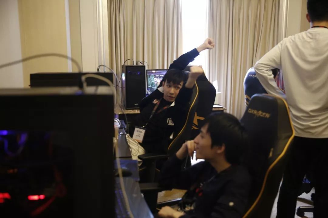 对手在前位 对手在前位